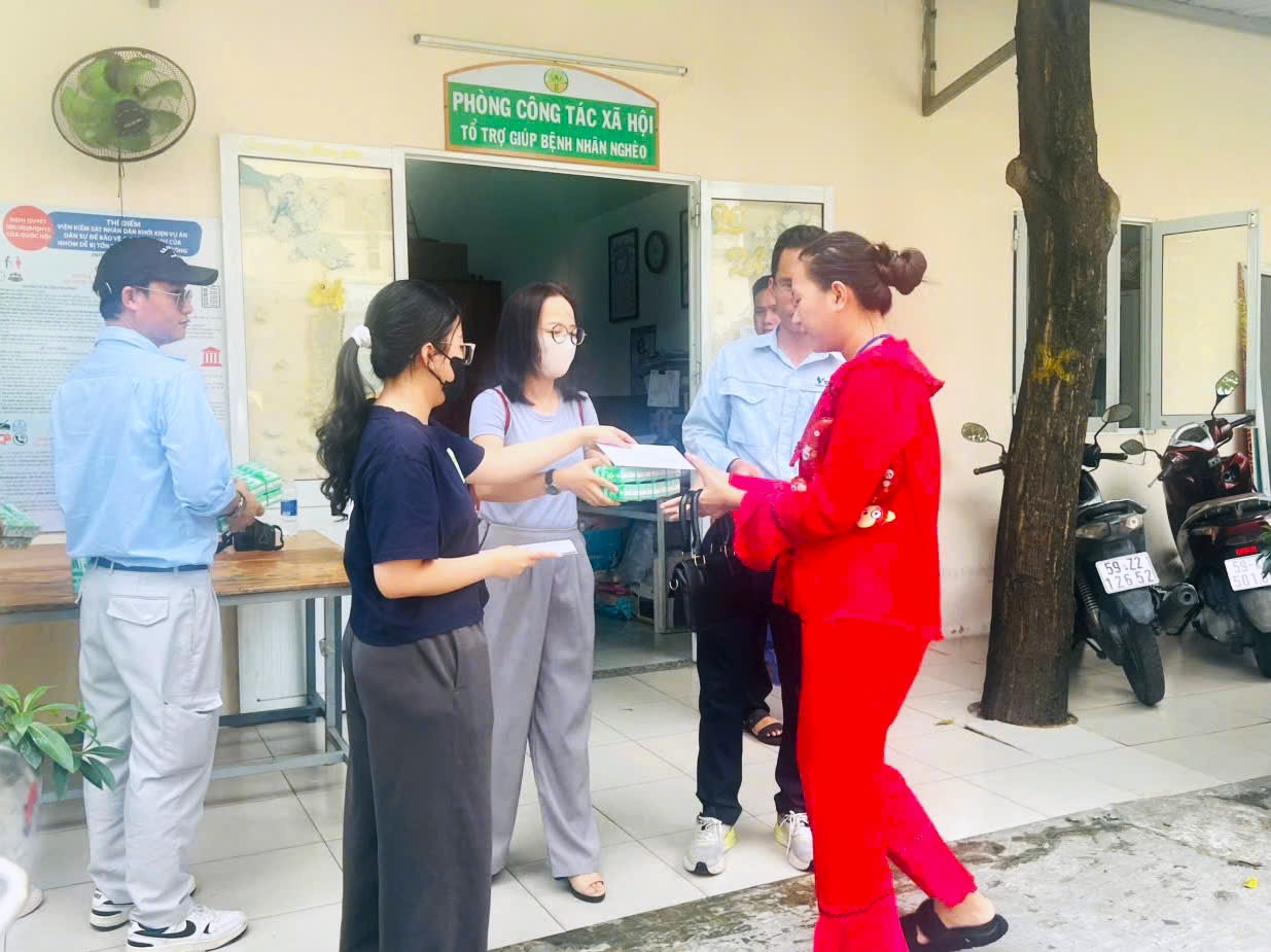 ACE TẶNG QU&Agrave; TẠI BỆNH VIỆN NHI ĐỒNG 2